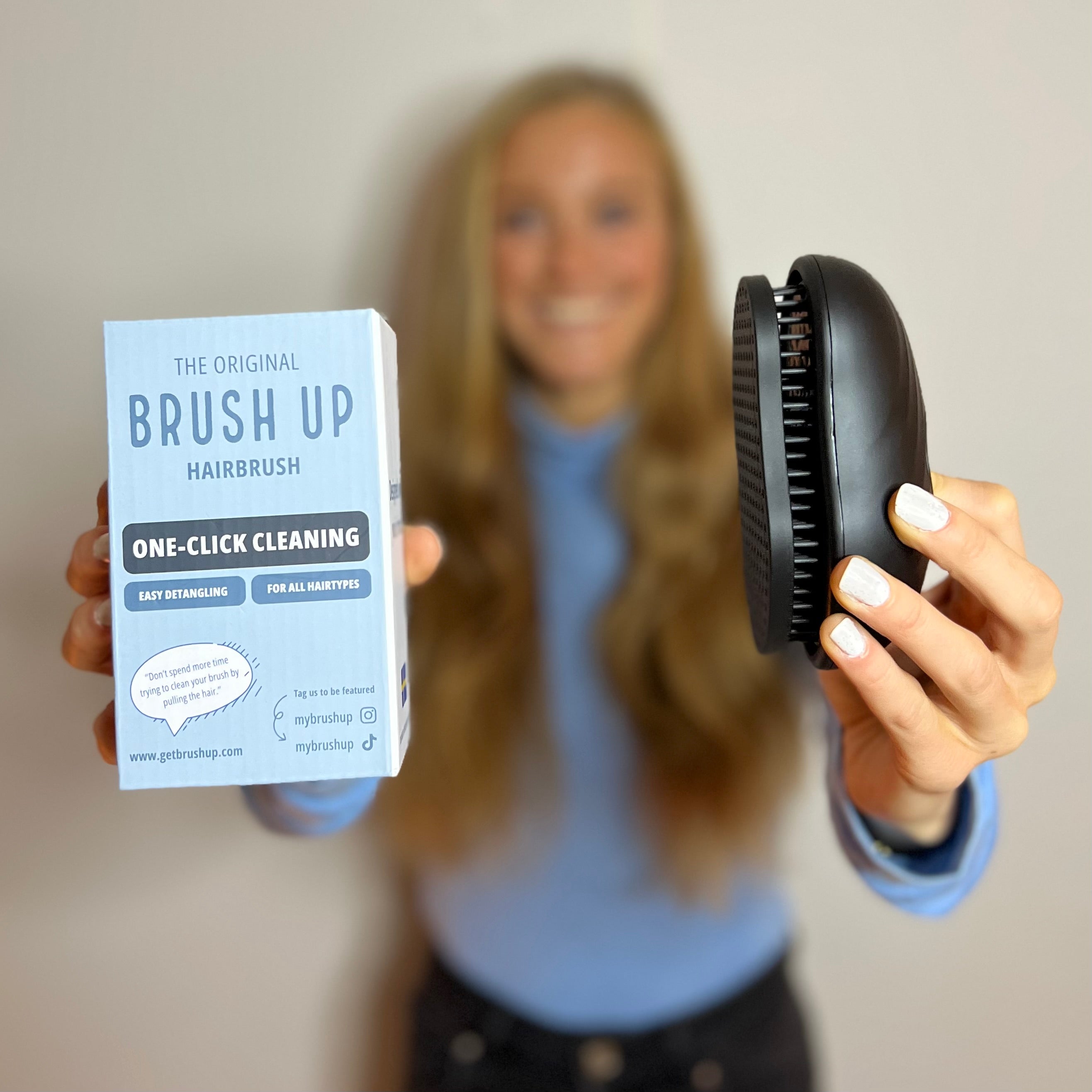 Brush Up - Självrengörande hårborste som stärker hårets hälsa! - HeyBeauty